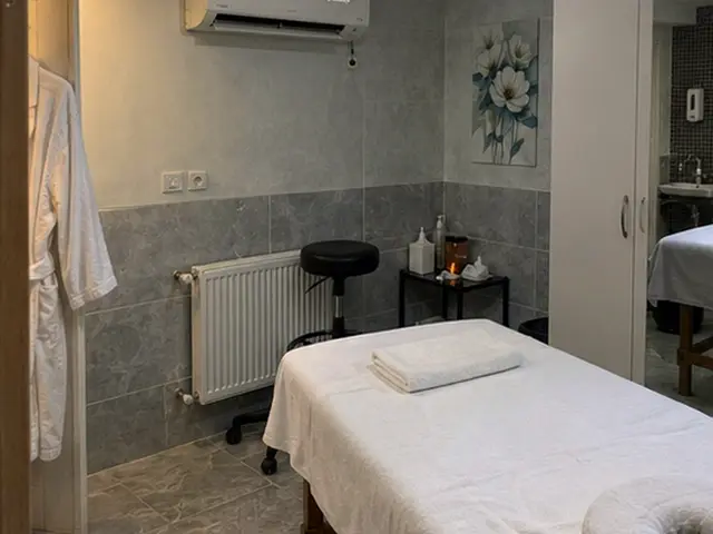 Gri mermer duvarlı, aydınlık masaj odası — Kasımpaşa, Masaj Salonun